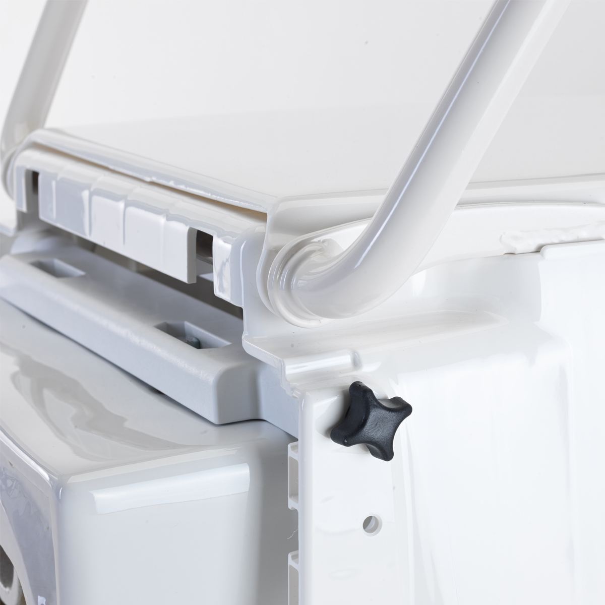 Invacare Aquatec Toilettensitzerhöhung AT-900 Detail