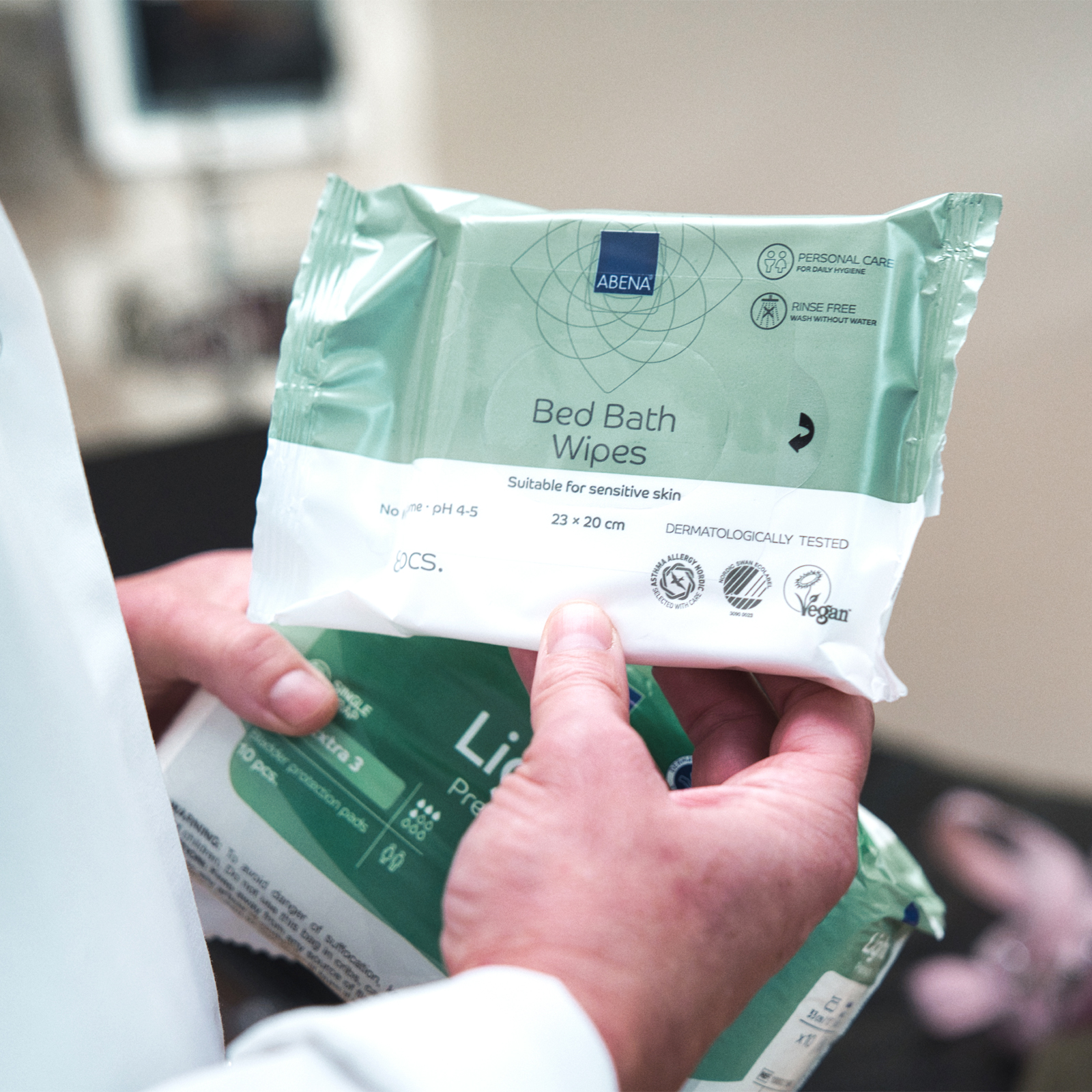 Abena® Bed Bath Wipes - Feuchte Waschtücher Detail