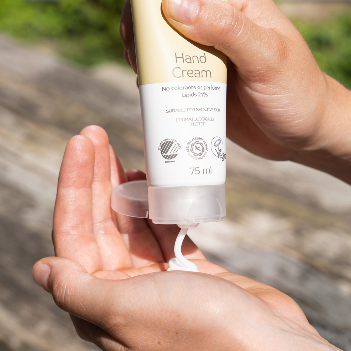 Abena® Handcreme - parfümfrei - 75 ml - Anwendung