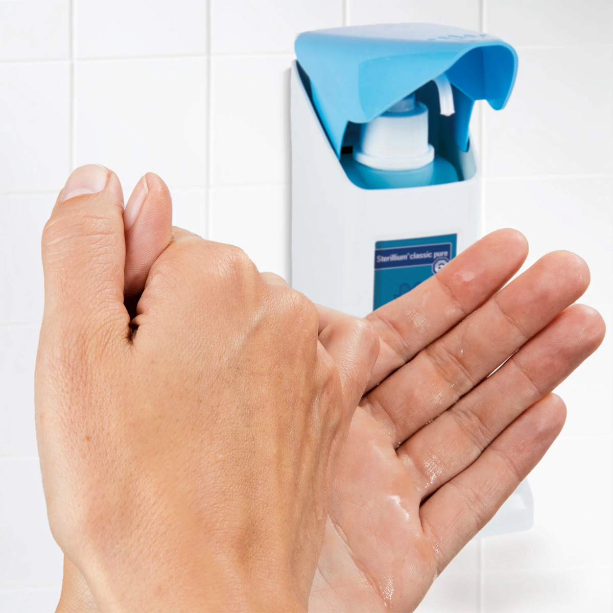 Sterillium® classic pure Händedesinfektion Anwendungsbeispiel